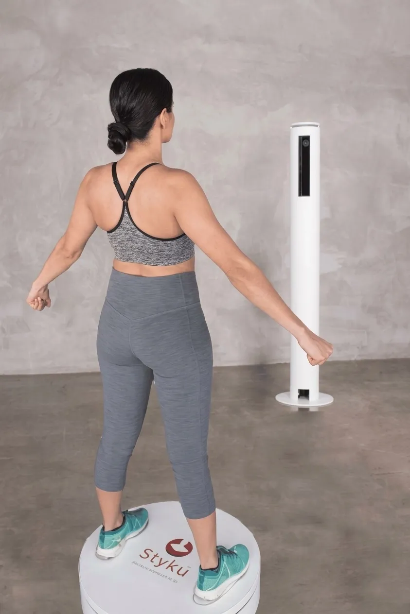 Coach explaining how body transformation combines weight loss, sculpting and measurement at Aspire Trim Clinic, Charlotte, NC