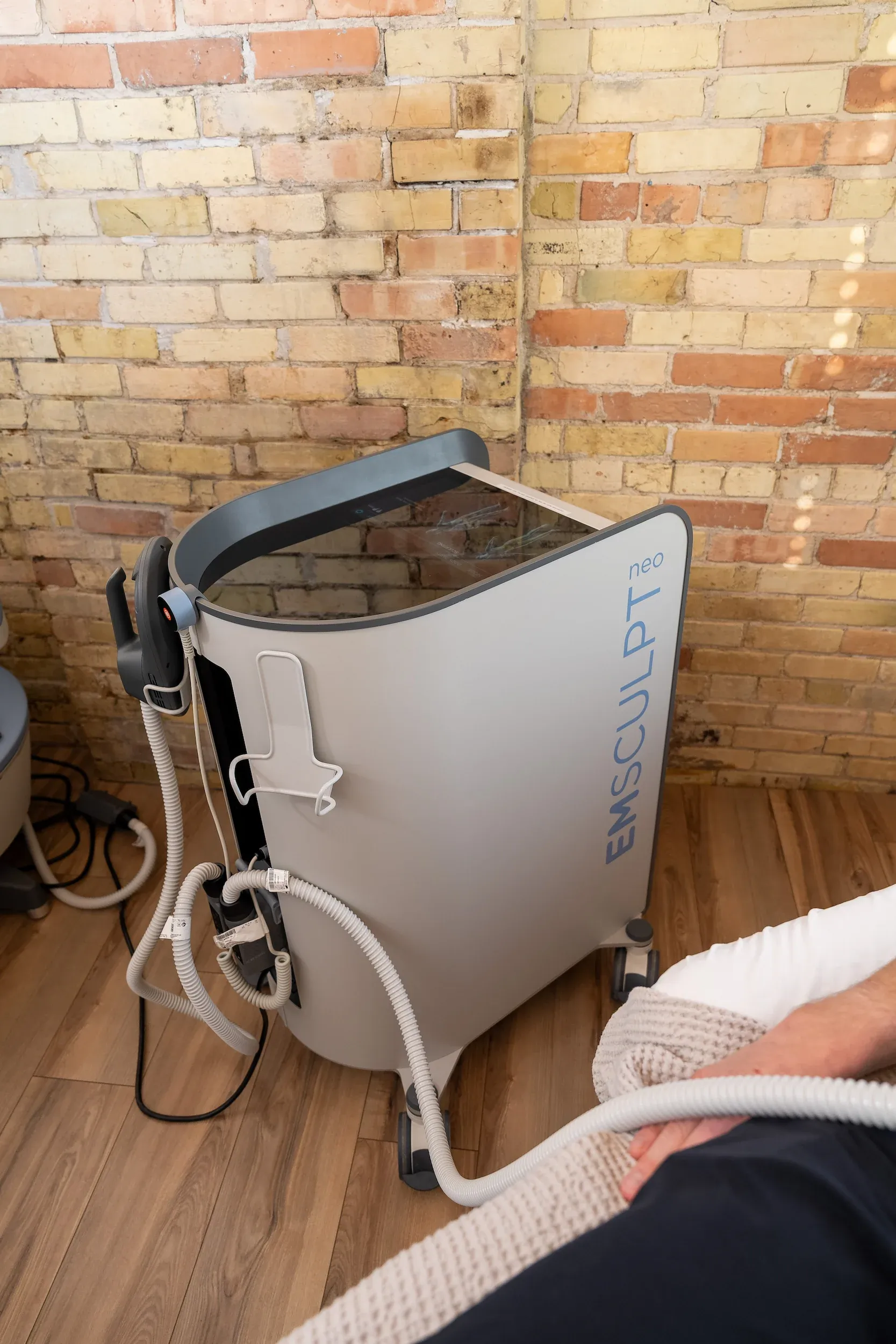 Before and after illustration showing improved core stability and posture following Functional Emsculpt Neo treatment