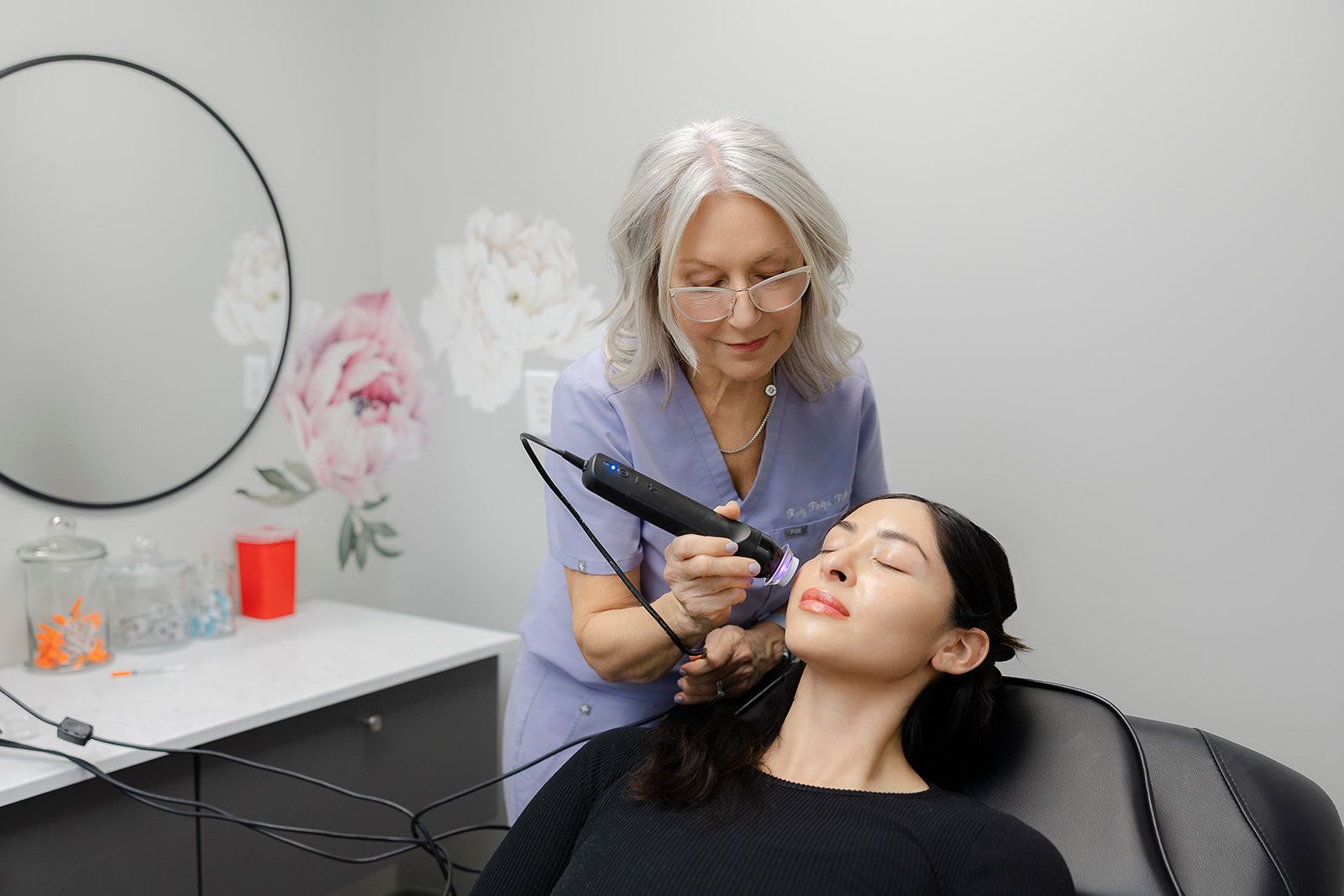 Glo2Facial Geneo device used at Mint Aesthetics & Skin Indianapolis