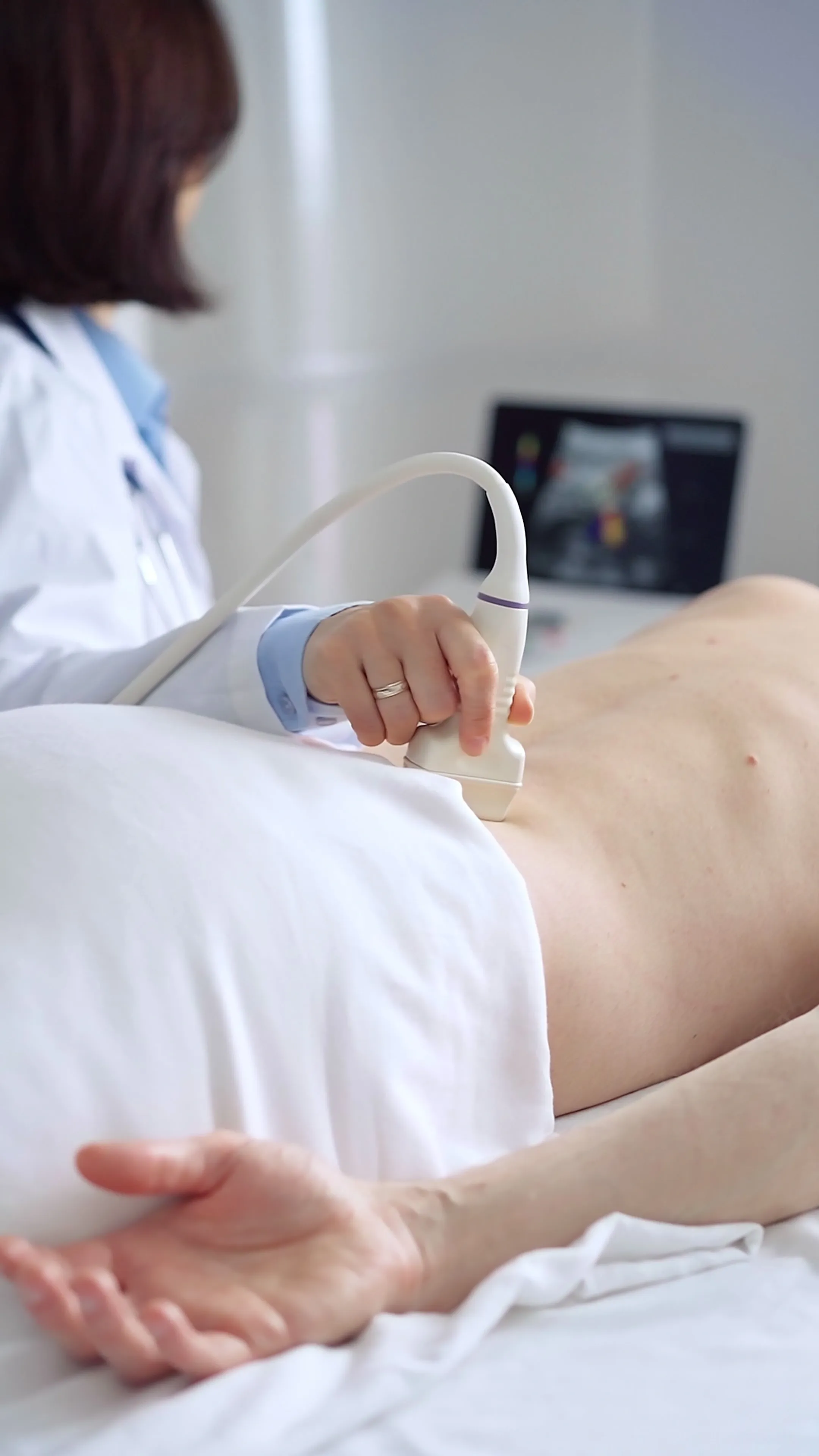 Portable bladder ultrasound device used by Zabinski Urology in Melbourne, FL