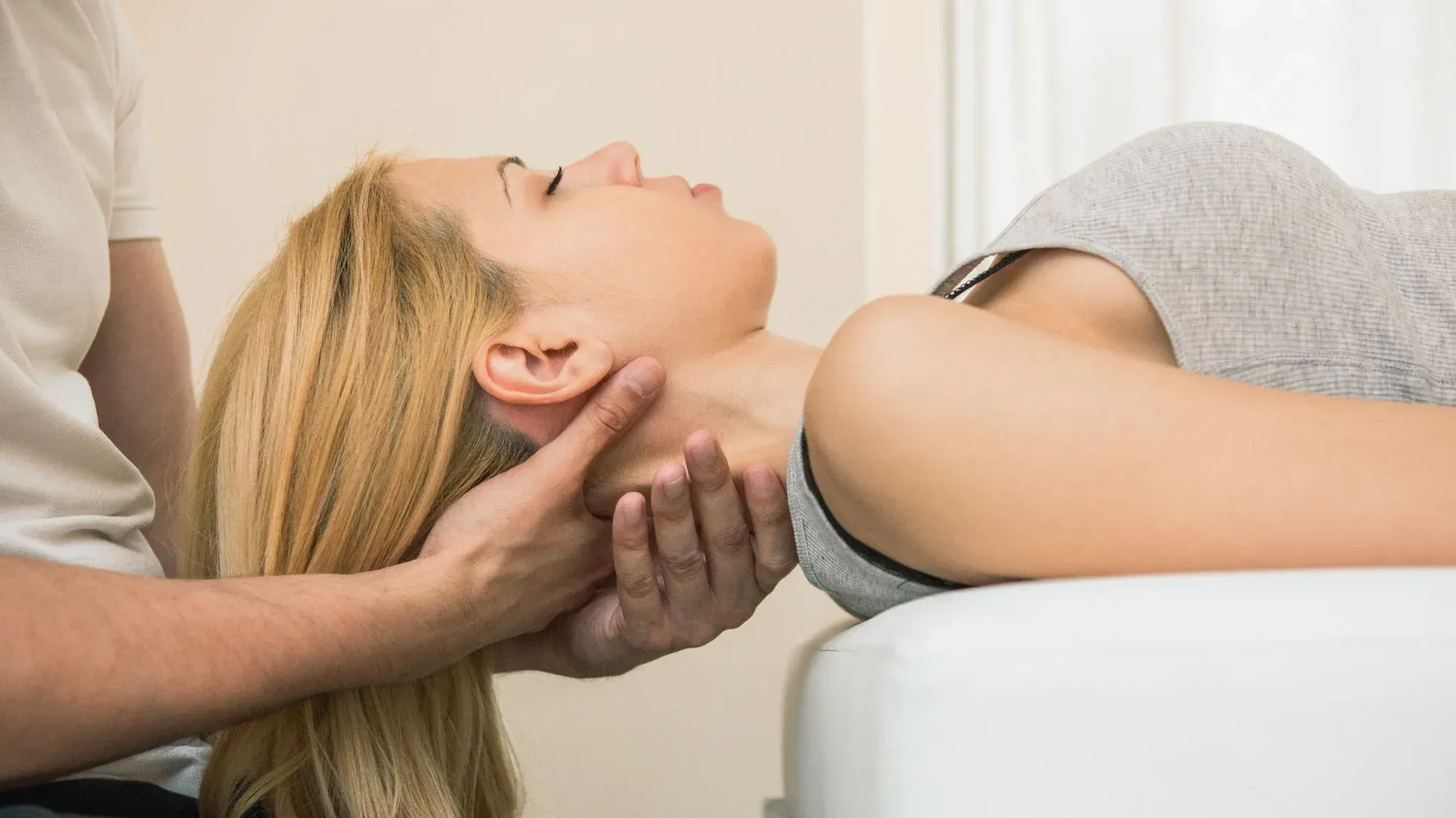 Tampa patient receiving chiropractic care for whiplash at ProActive Chiropractic and Wellness Center