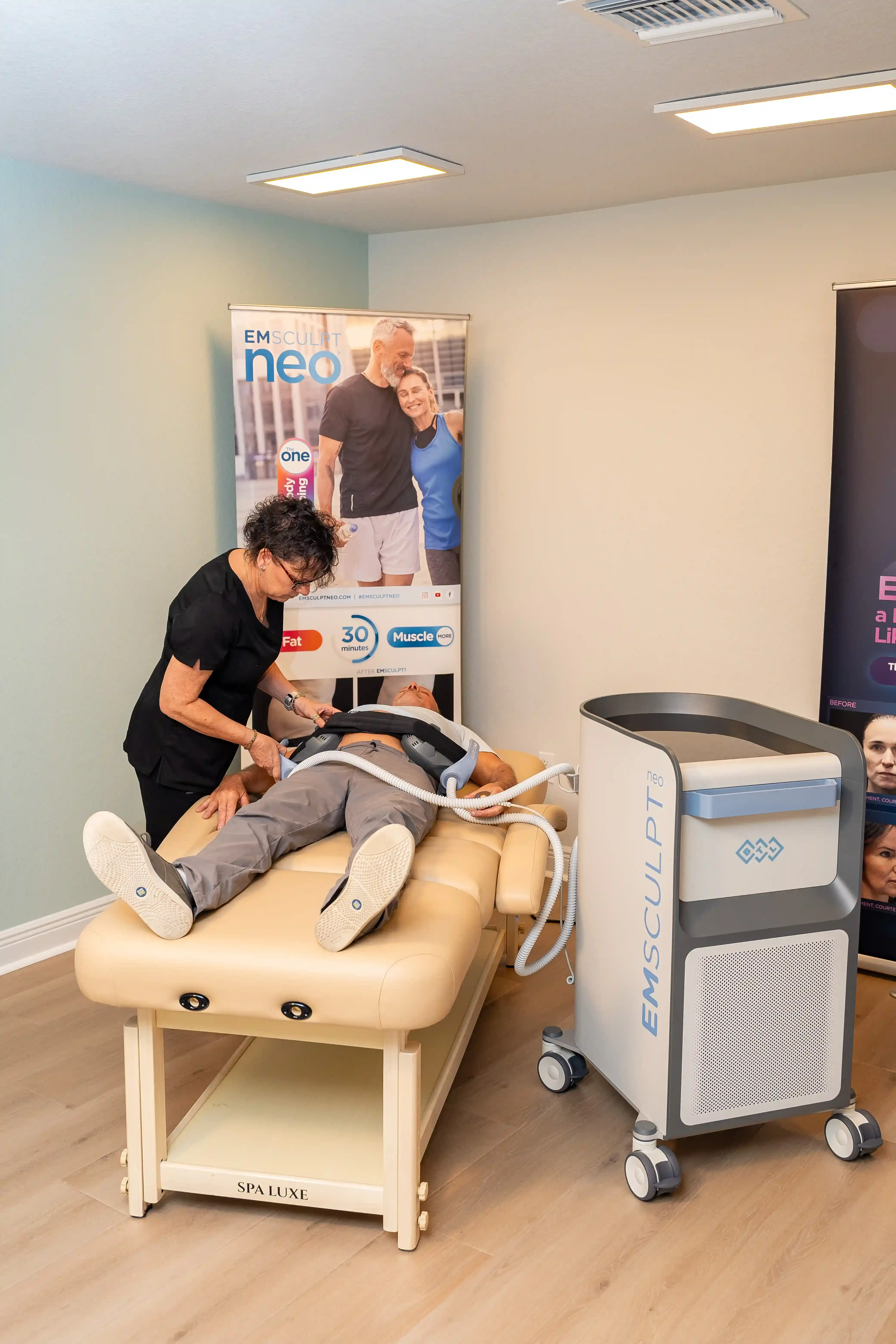 Before and after core strengthening with Emsculpt Neo Functional therapy