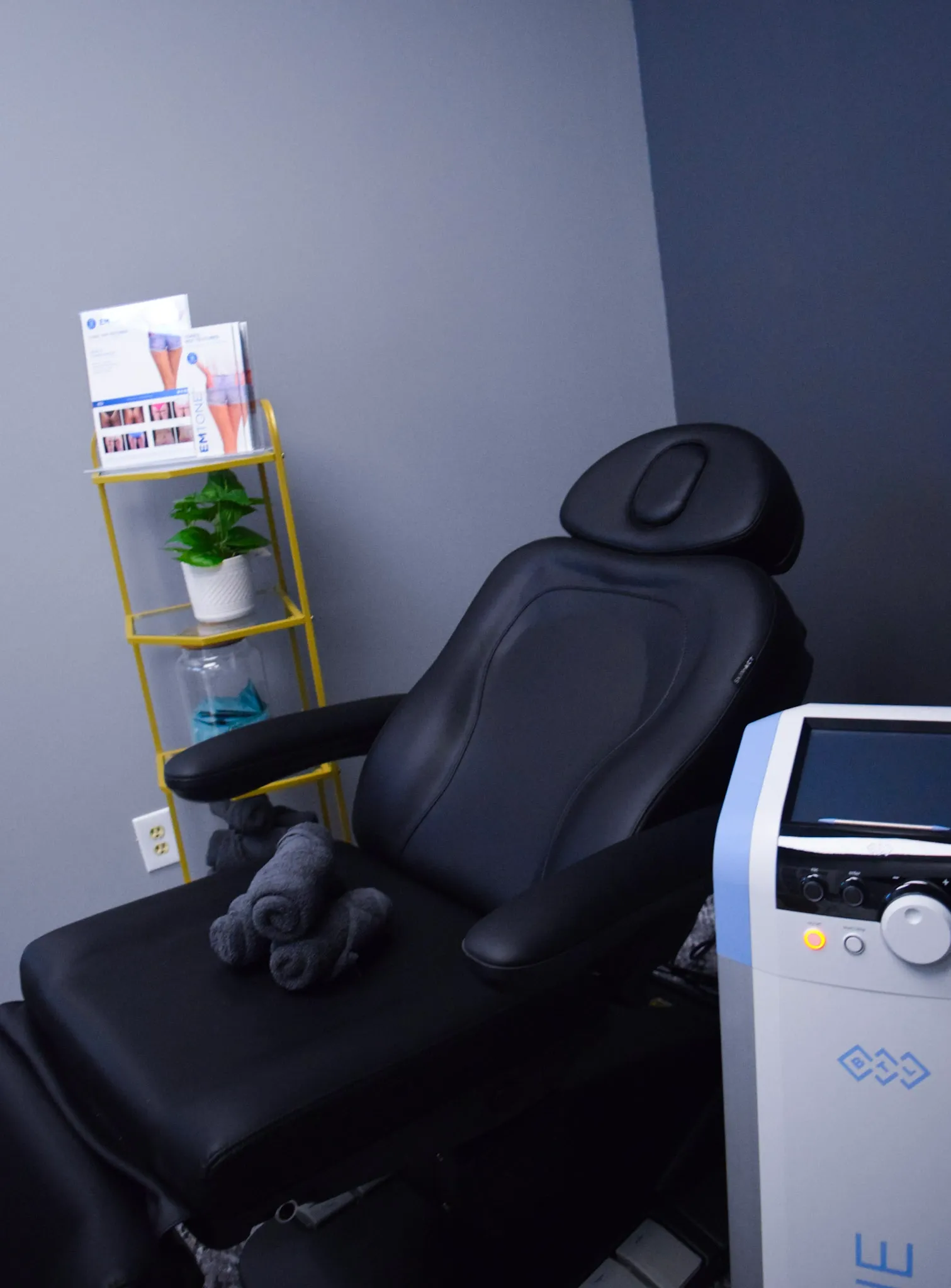 Patient consultation about Emtone benefits at Heritage Wellness Crescent Springs
