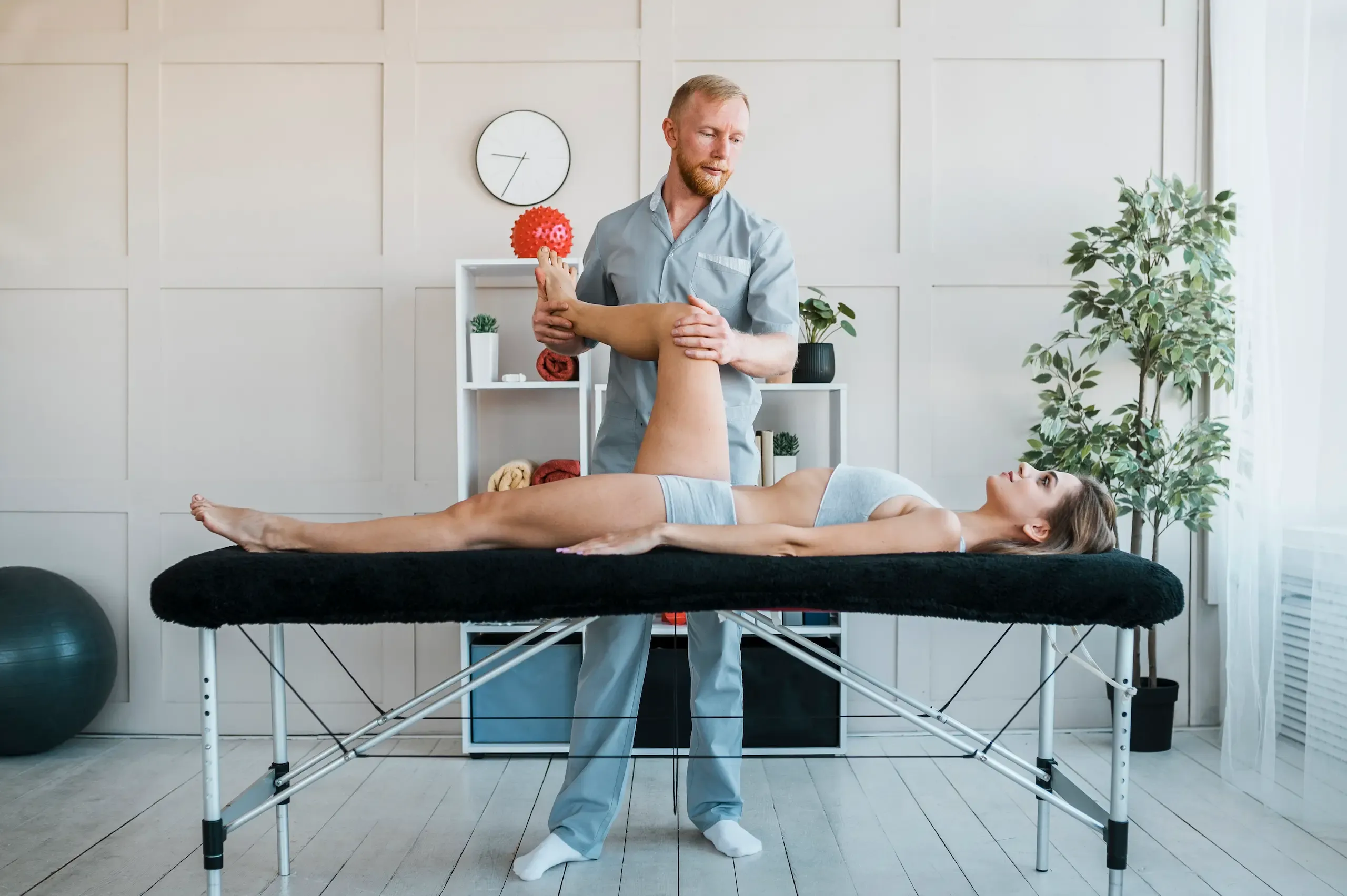 Dr. Jamie Brimm applying Rapid Release Technology myofascial release therapy at ProActive Chiropractic and Wellness Center in Tampa, FL