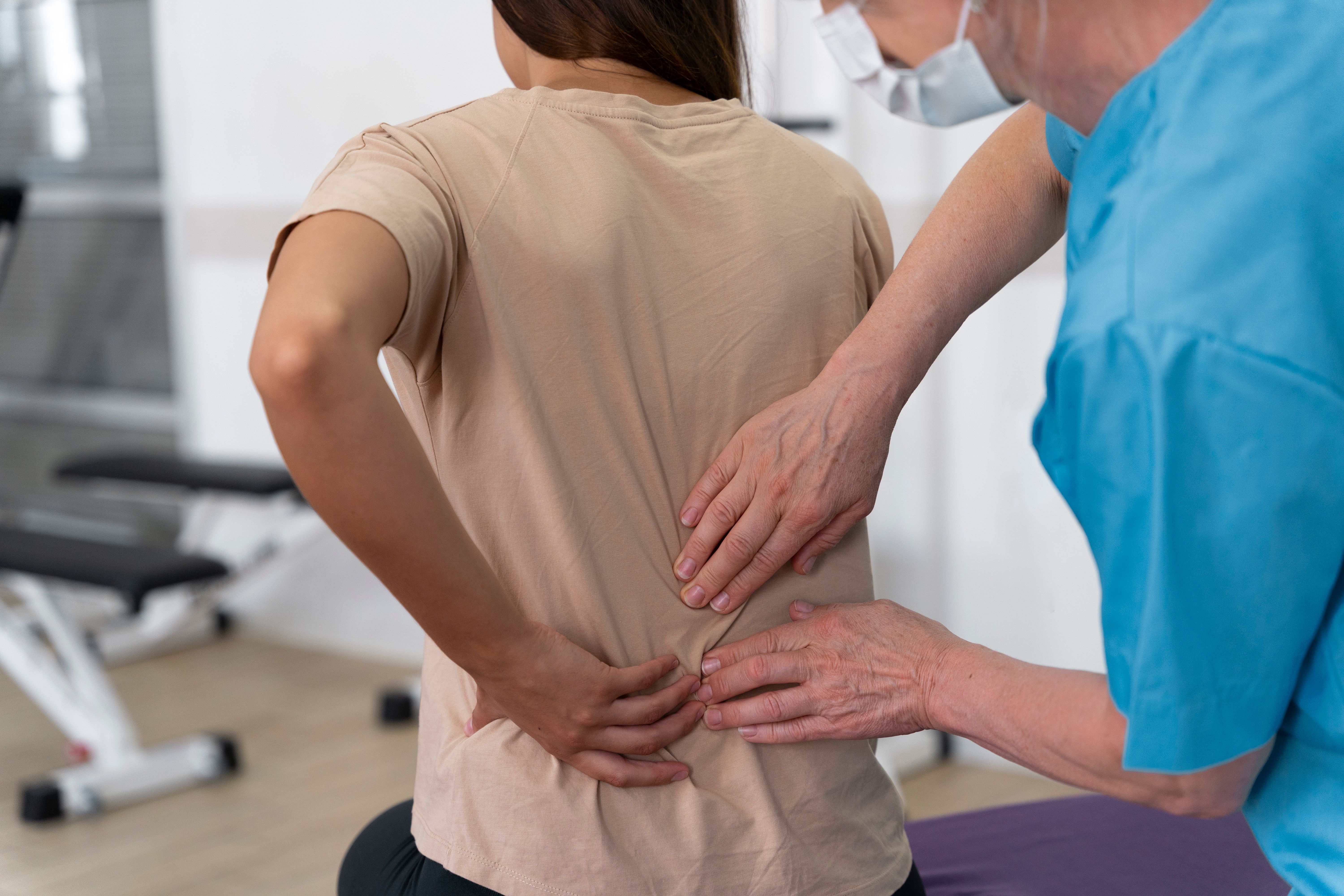 Diagram showing nerve compression from herniated disc at Roots Chiropractic and Wellness