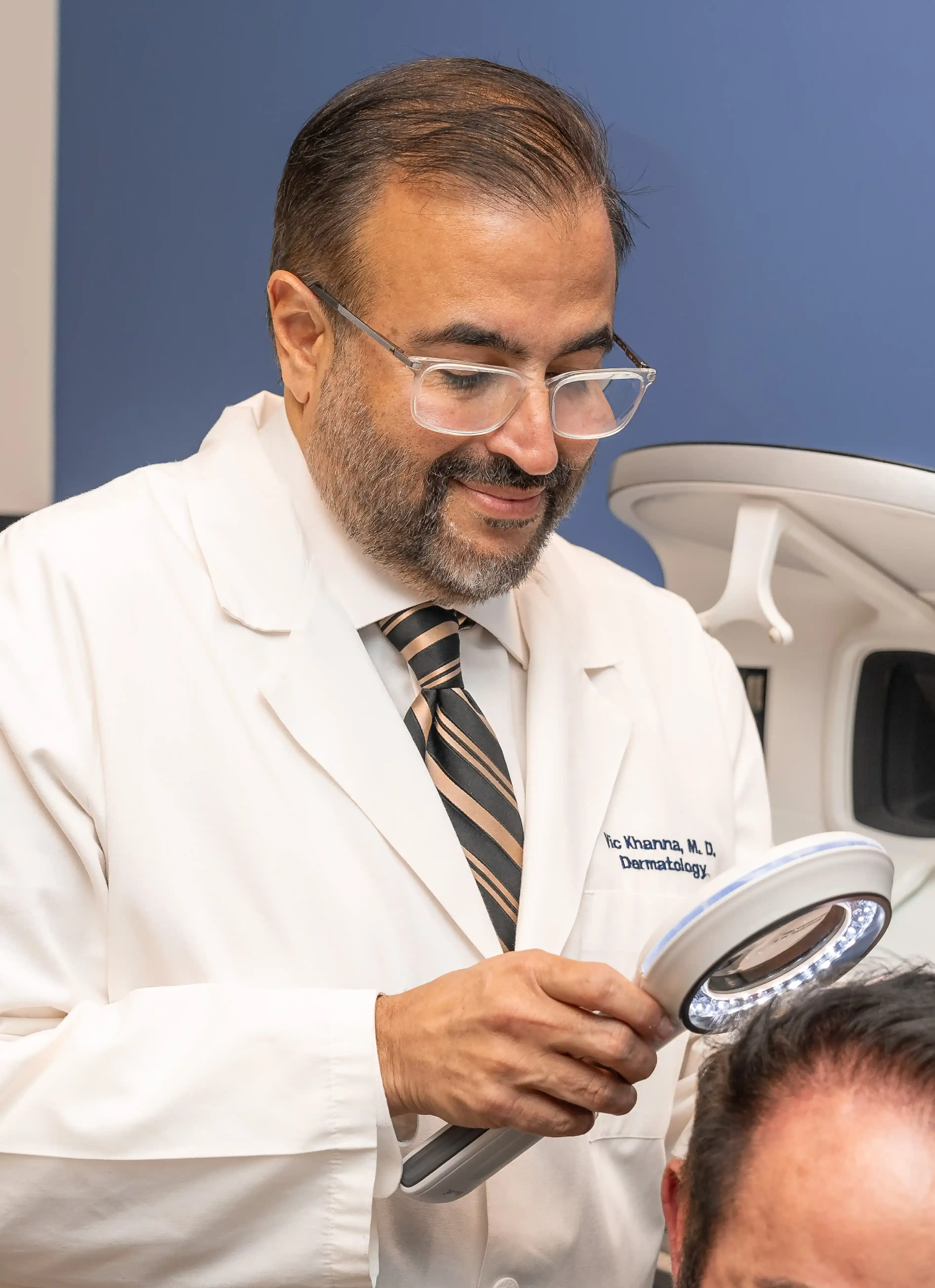 Dr. Vic Khanna MD founder of DSI Hair transplant clinic in Illinois
