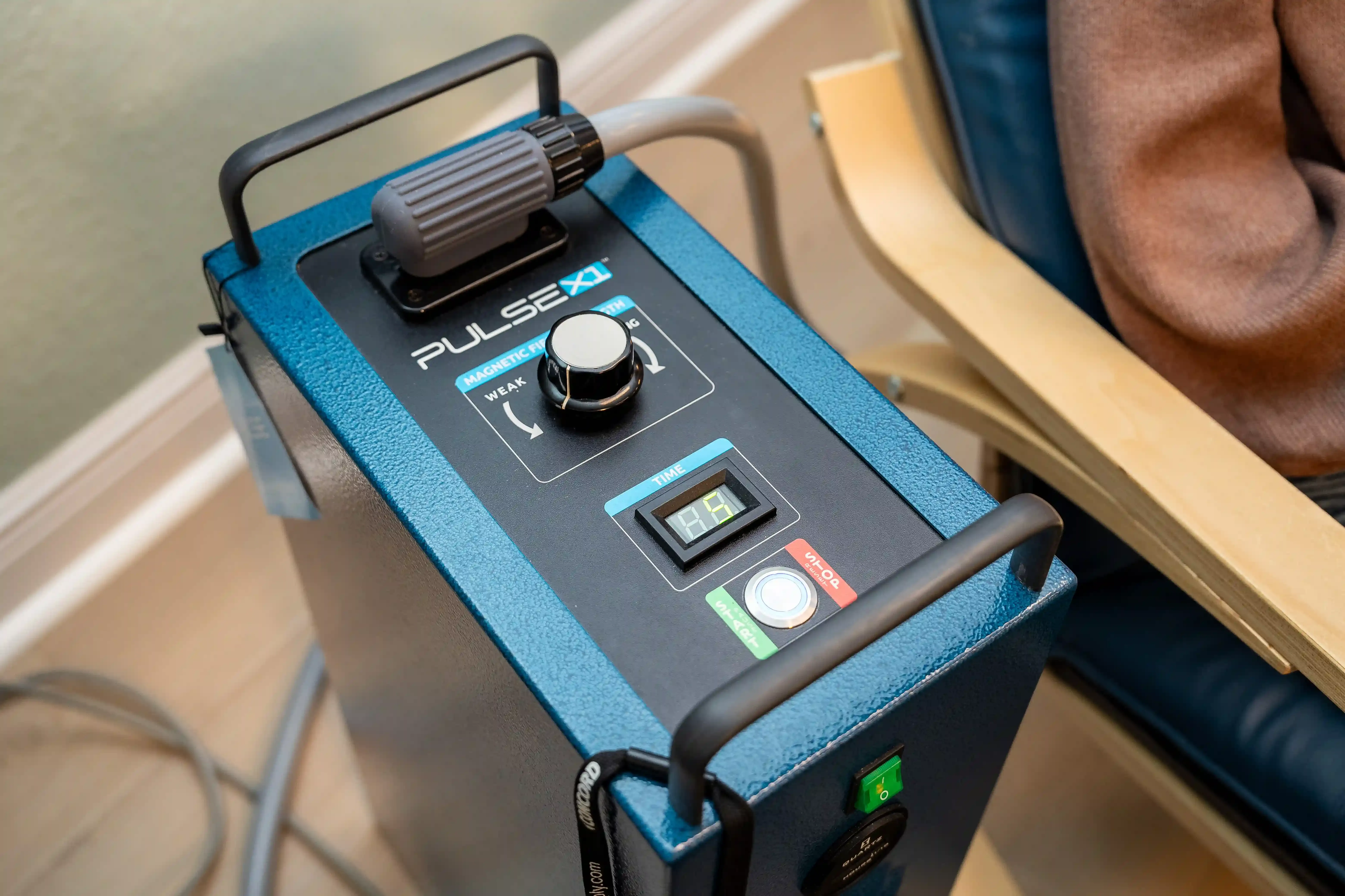 Abstract background representing electromagnetic energy and cellular healing for PEMF therapy