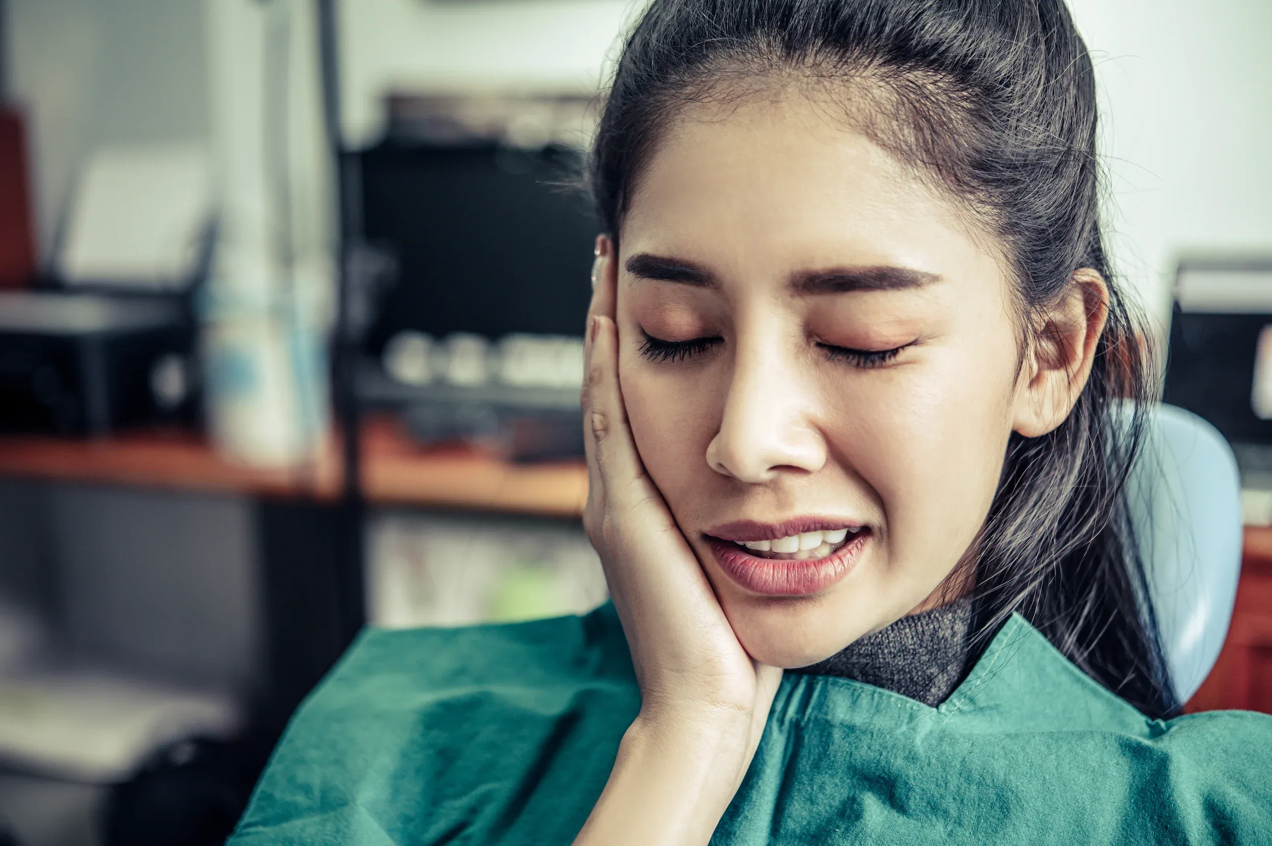 Lifestyle factors contributing to TMJ jaw pain at Mint Aesthetics & Skin Indianapolis