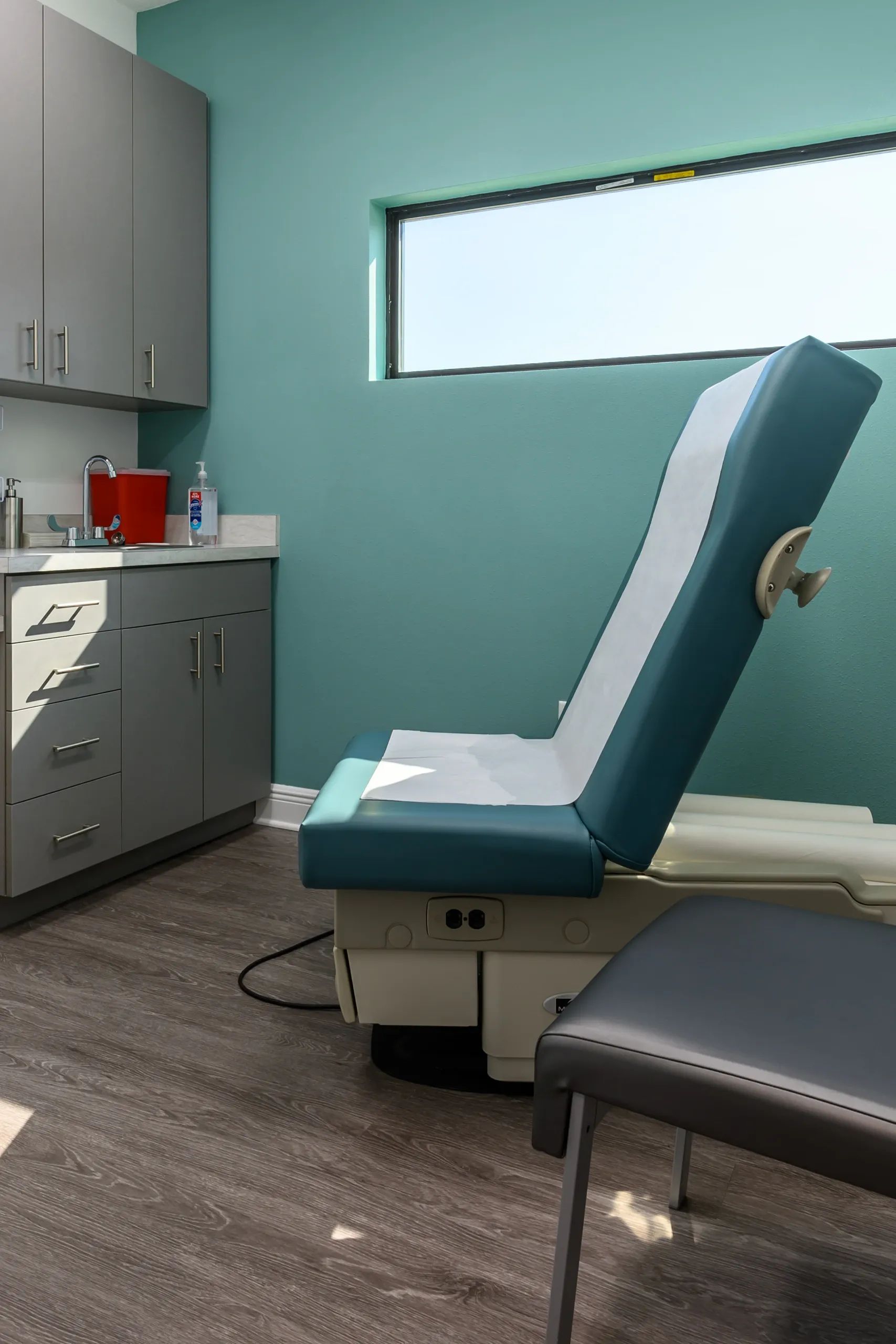 Dr. Sirisha Tirthala consulting with a patient at WinMind Integrative Health in Lutz, FL